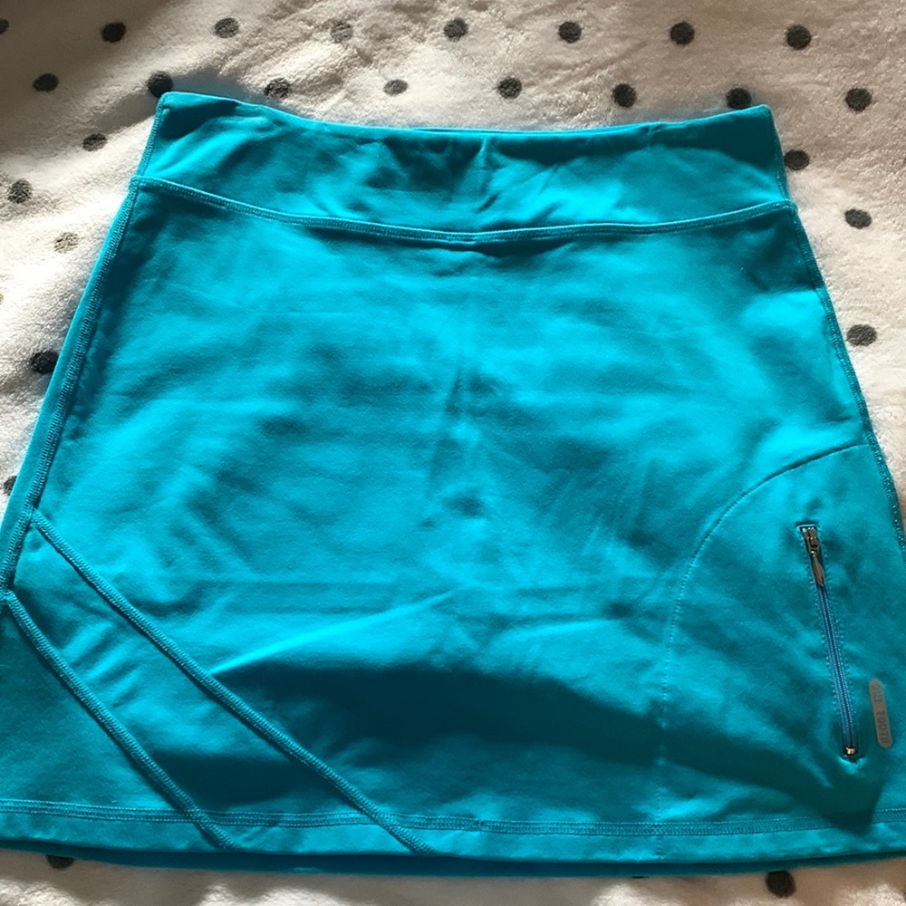 ONE TOOTH Zipper Pocket Skort